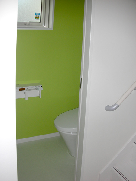 若葉区｜無機質イメージの個性的な家｜トイレ